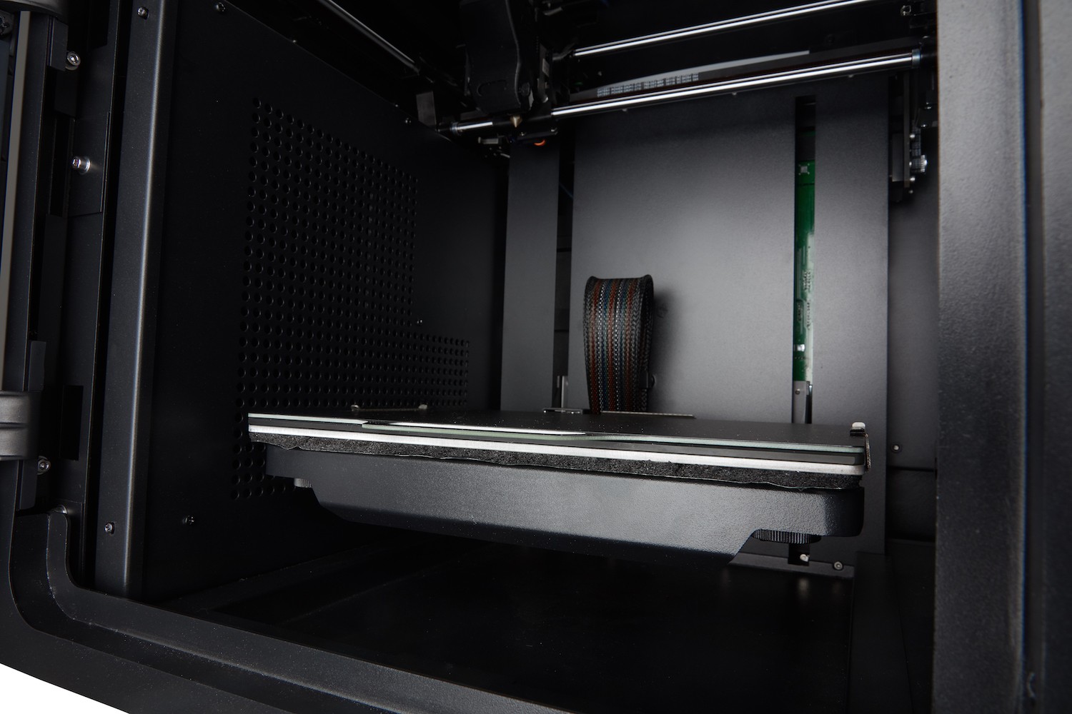 The UP300 has an expansive build area, allowing for extra creativity or the printing of multiple smaller parts at once.